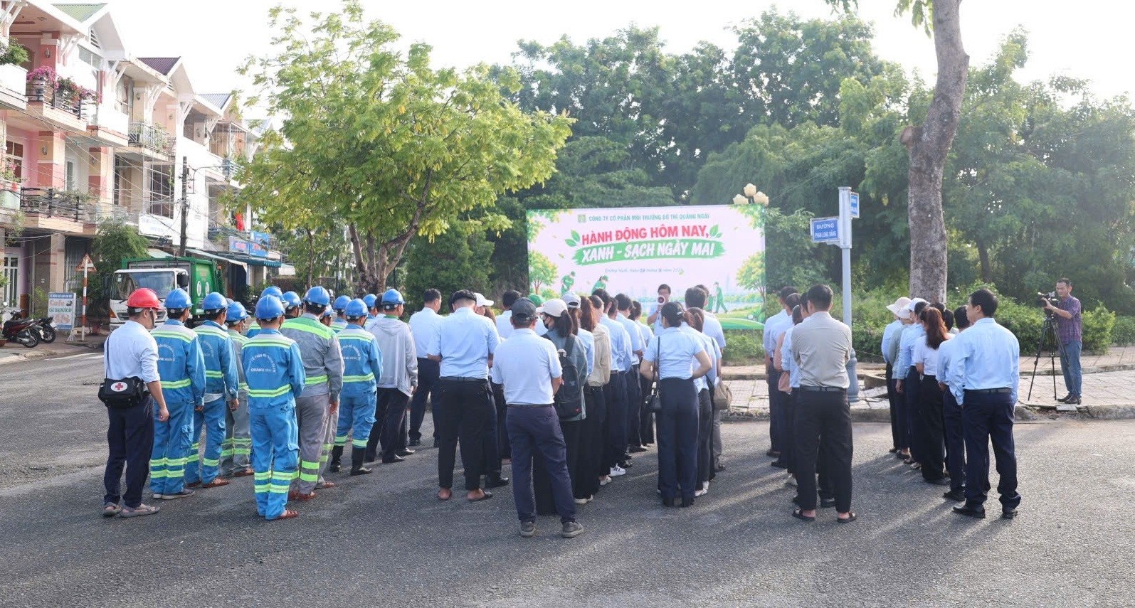 Lễ ra quân chương trình “ Hành động hôm nay - xanh sạch ngày mai”
